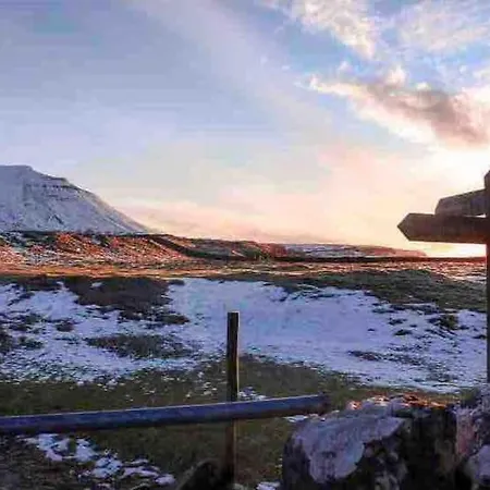 Ingledale Apartment, Ingleton, Yorkshire Dales National Park, Famous Three Peaks, Near The District, Pets Are Welcome * Ingleton (North Yorkshire)