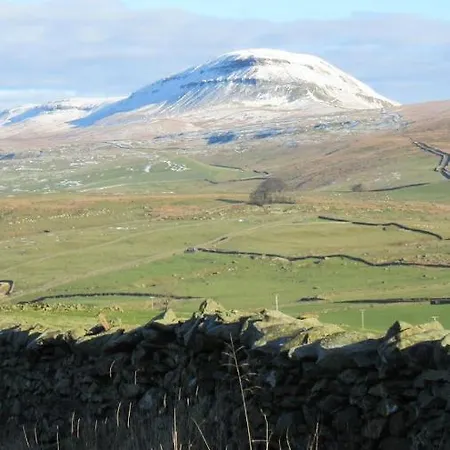 Ingledale Apartment, Ingleton, Yorkshire Dales National Park, Famous Three Peaks, Near The District, Pets Are Welcome *